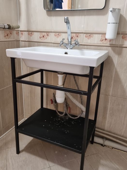 Раковина с тумбой в ванну