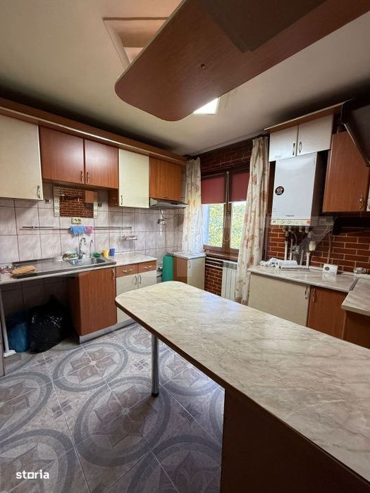 Apartament 4 camere, semidecomandat, 75 mp, zona Centru
