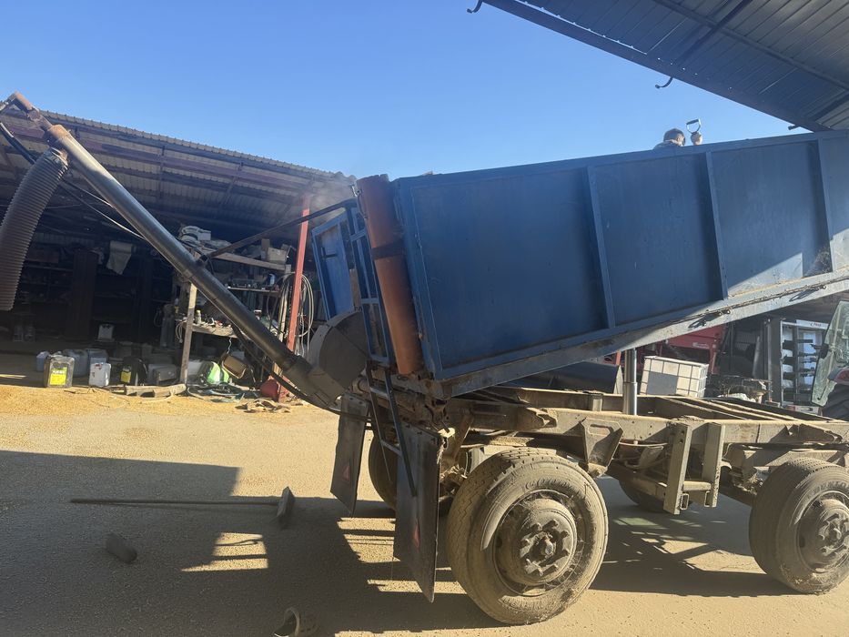 Remorca basculabila cu snec