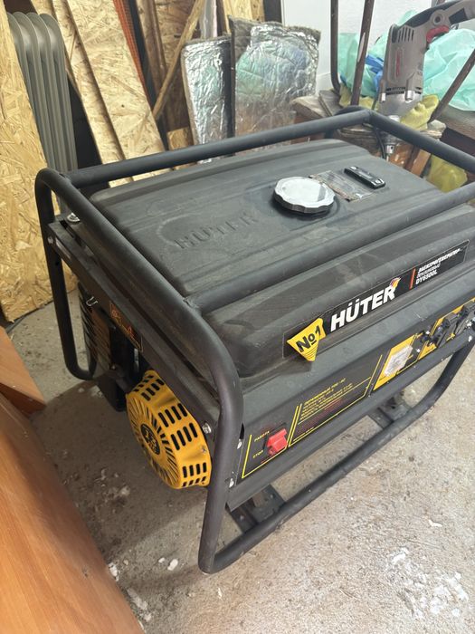 Продам бензиновый генератор Huter