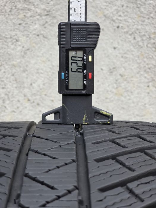 Vând două anvelope de iarna michelin pilot alpin 275 45 20 dot 3723