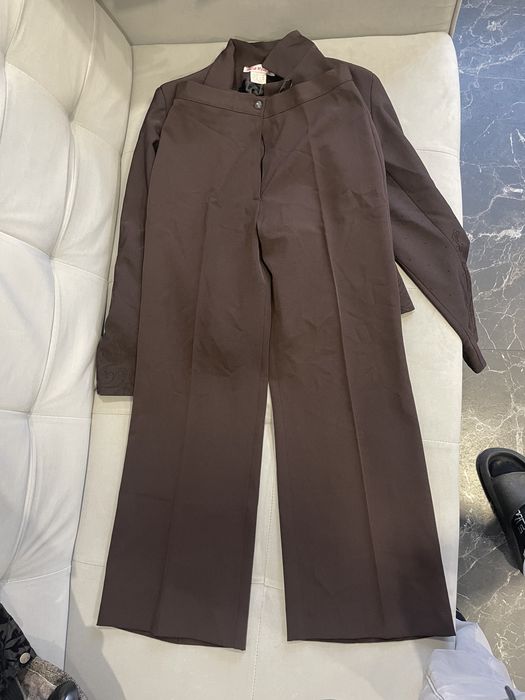 Costum intr o conditie foarte buna