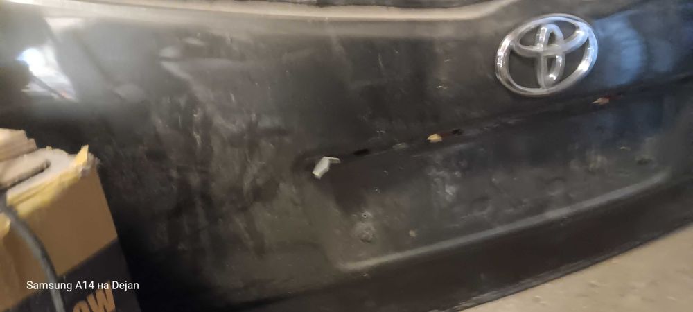 Заден капак за Тойота корола версо, без стъклото!!!