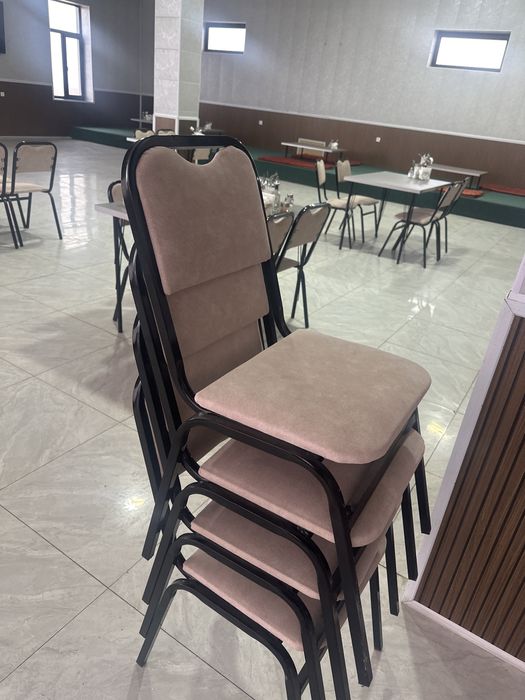 1 стол размер 1.20/80 и 4 стула(комплект)