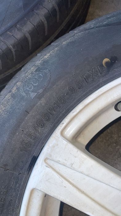 Продам резину с дисками 195/65 R15