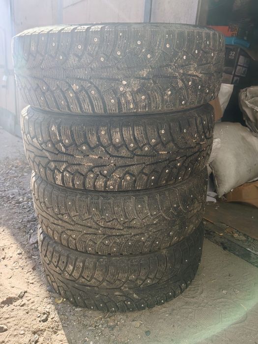 Продам зимние шины. Шипы 80%