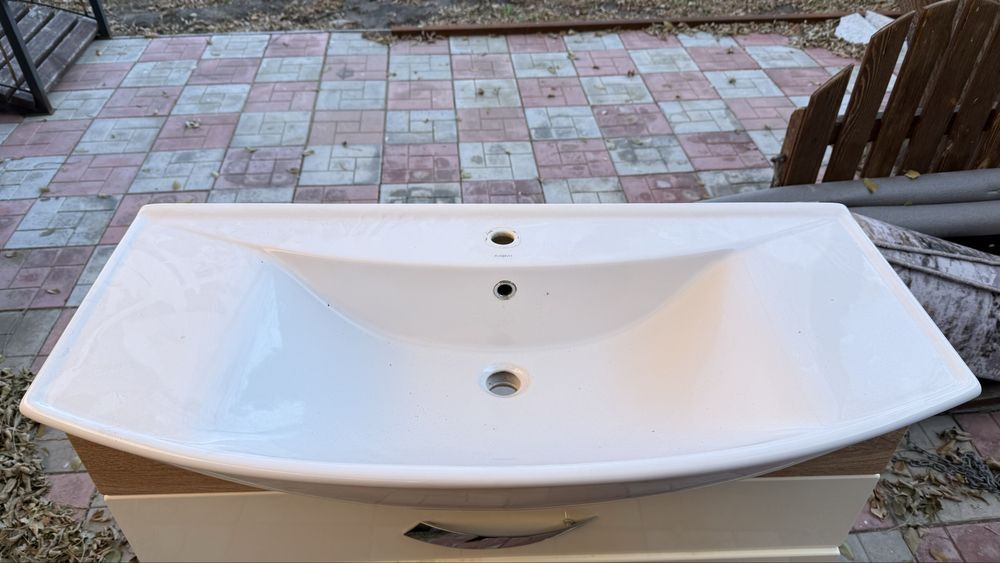 Продам раковину с тумбой