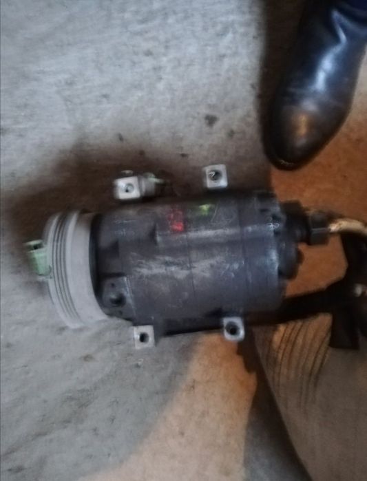 Компрессор кондиционера ауди А4  1.6     15000тыс.