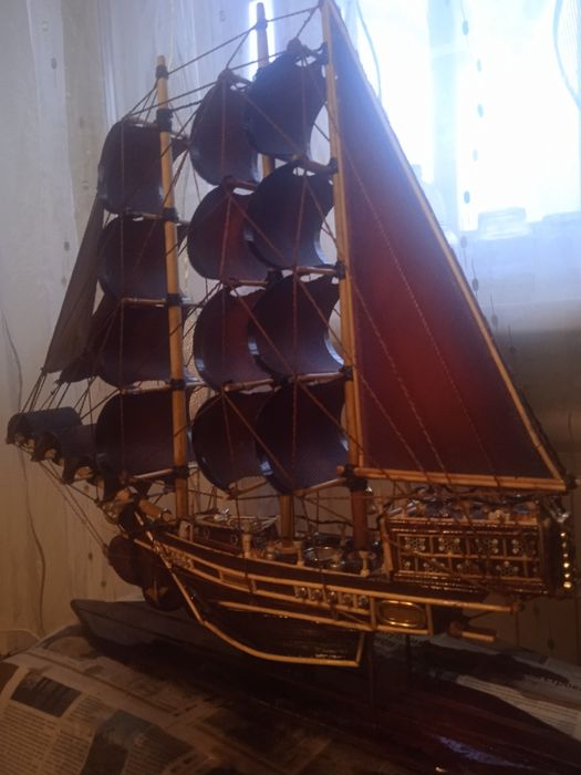 Сувенир корабль.