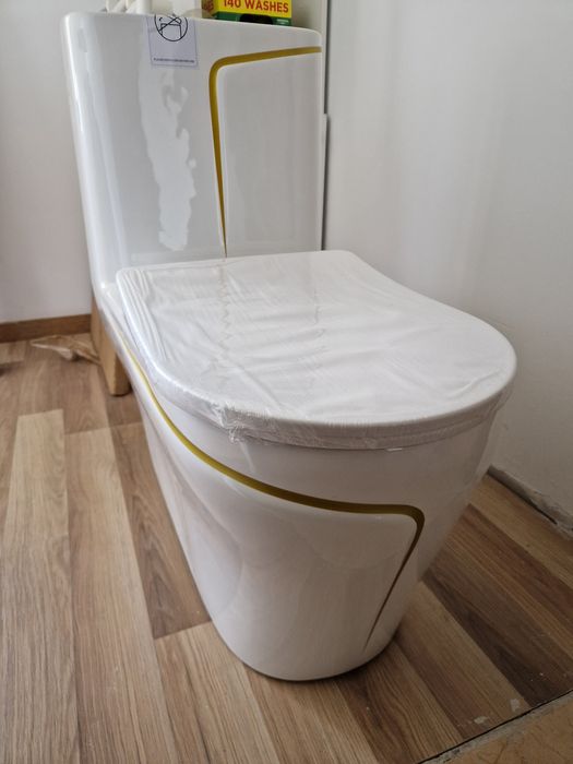 Vas WC Lazio, 70x37 cm, rezervor inclus, Alb Gold Line, montaj podea, capac cu soft-close inclus, Royalty Line