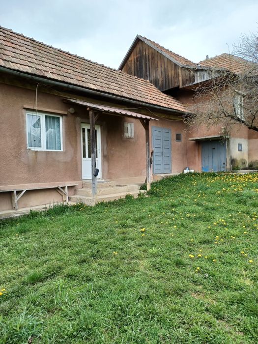 Casă de vânzare în Almașu