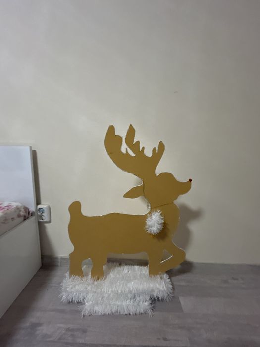 Продавам коледен елен, много е голям за 30€