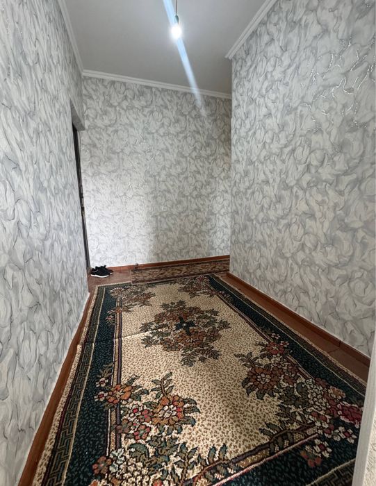 Срочно продаеться квартира 1-комнатная городе Чирчике раеоне Октябрь