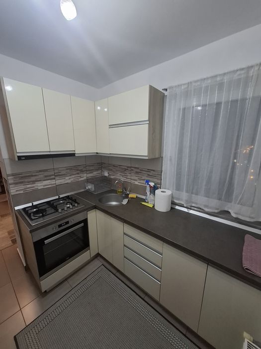 Vănd apartament 2 camere decomandat, zona Rogerius