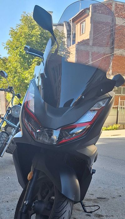 Продавам френска слюда за Honda Pcx от 2019-та до 2024-та включително.