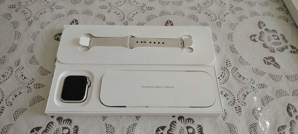Apple Watch SE (gen 2) 40mm Starlight AI Star SB S/M GPS, 32GB, OLED