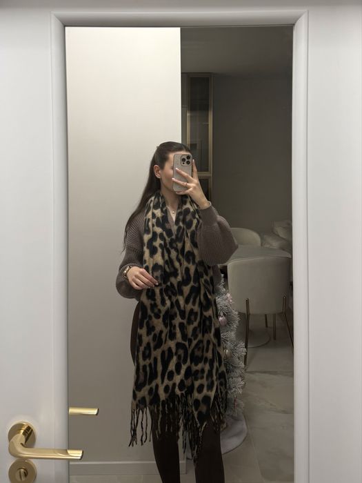 Шал с леопардов принт