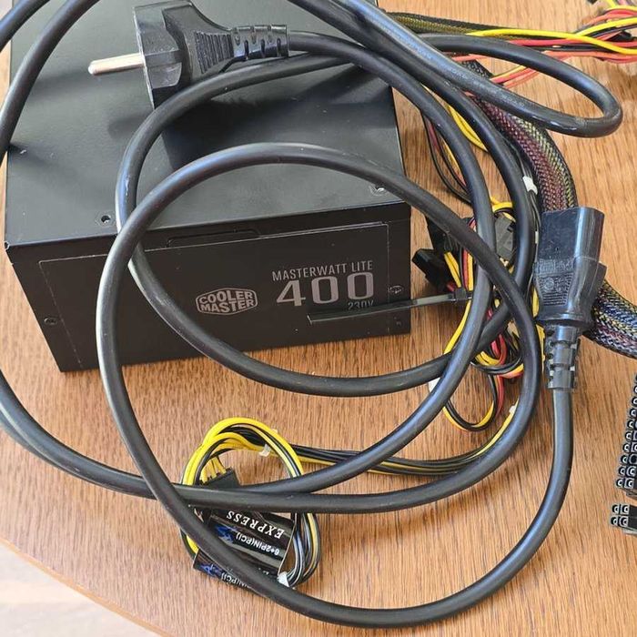 Продавам Захранване cooler master