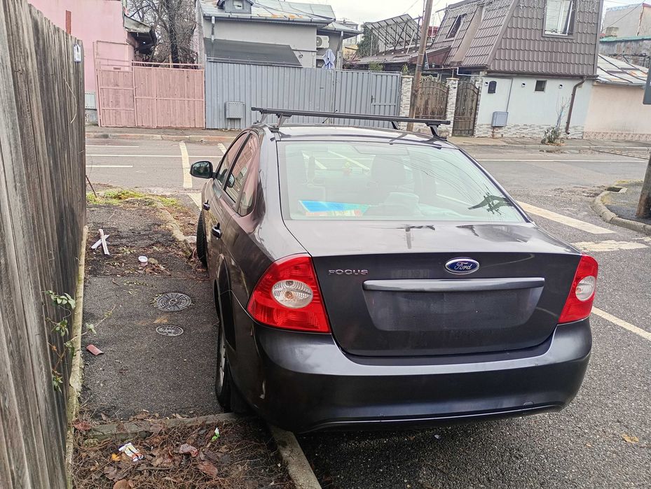 Ford focus 1.6 berlină 2010
