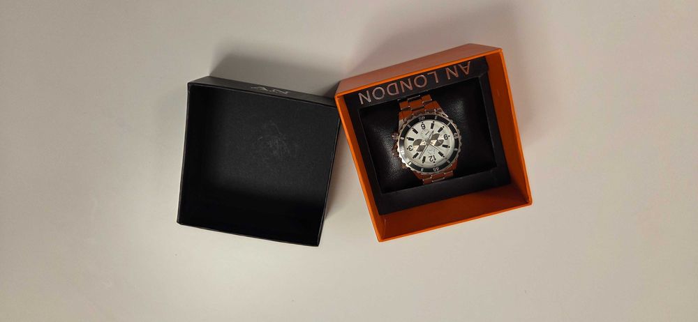 Часовник AN London