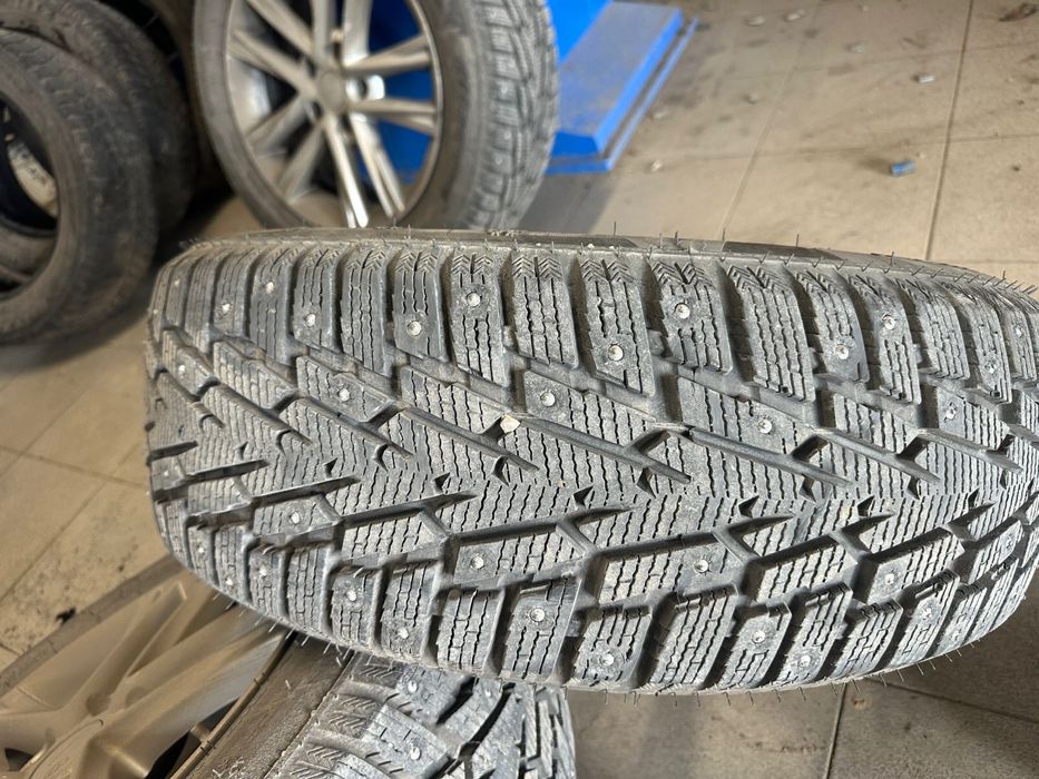 215/60/17 покришка