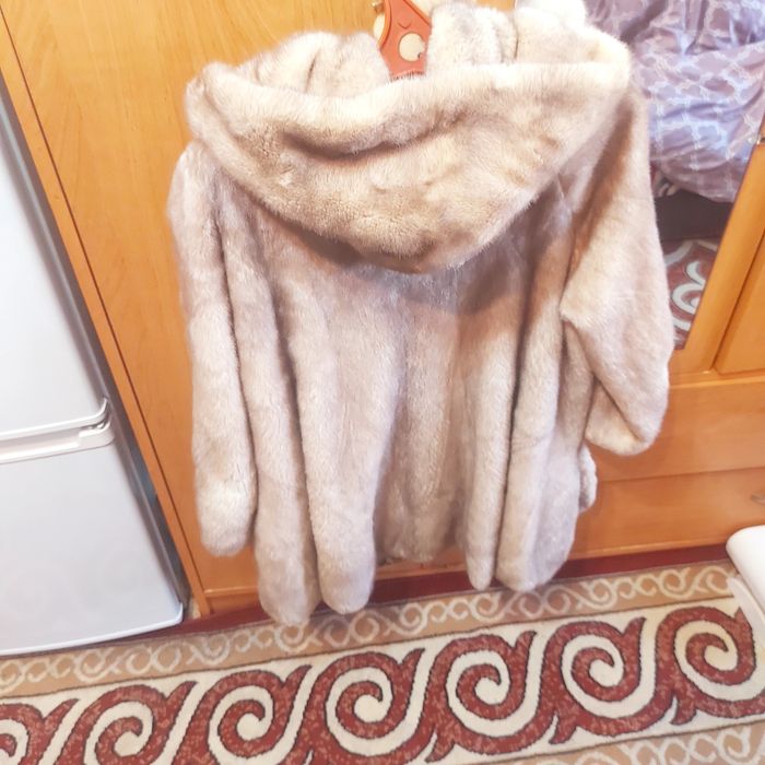 Продам норковую шубку.
