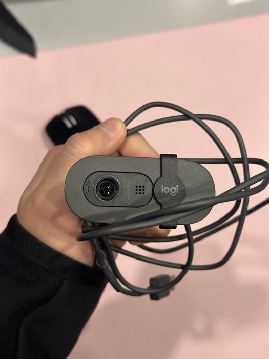 Вебкамера Logitech Brio 100