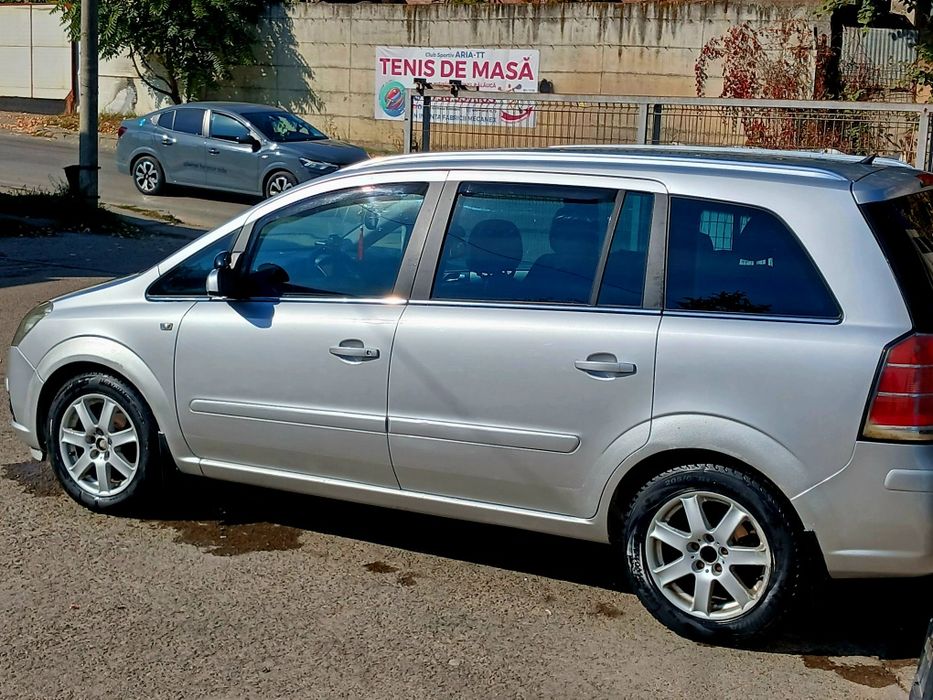 Vând Opel Zafira