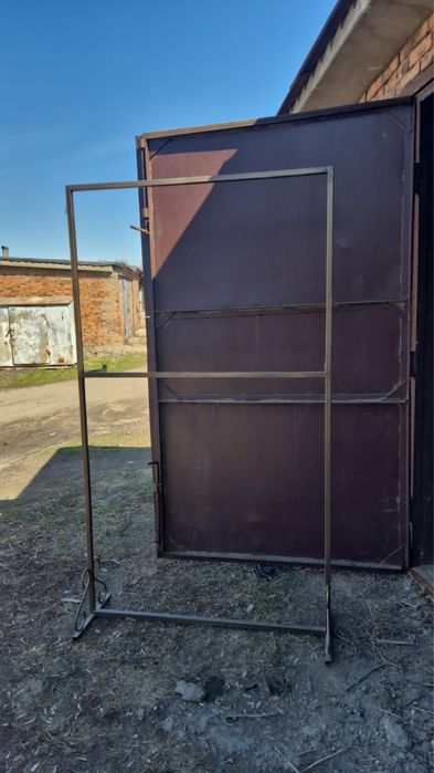 Продам оборудование для магазина одежды