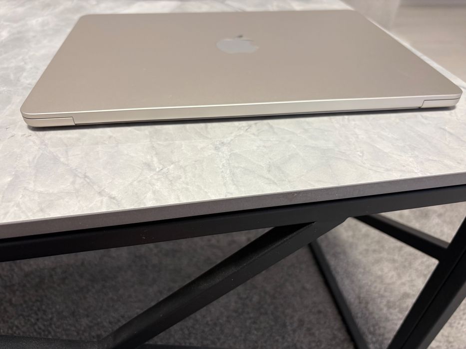 Macbook Air M2 13inch Starlight