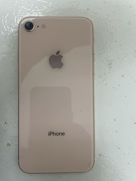 IPhone 8, 64 ГБ, цвет Gold + чехол (самавызов)