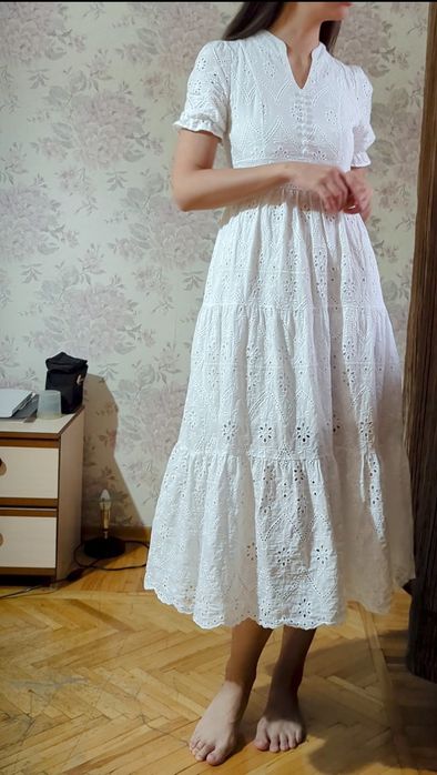 Белое хлопковое платье