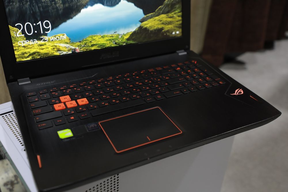 Asus Rog Strix | i7-6700hq |Gtx 1070 8gb/ddr4 16gb/