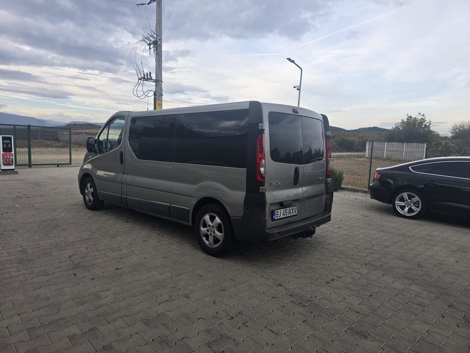 Renault Trafic 2.0//Varianta lunga 8+1 locuri!!