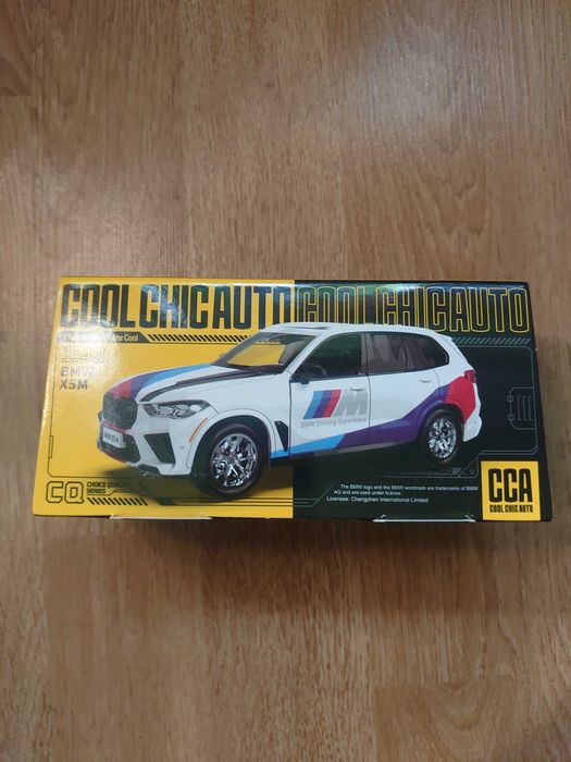 Masina metalica BMW X5 M Functie de Retragere Usi Mobile din Fata 1:43
