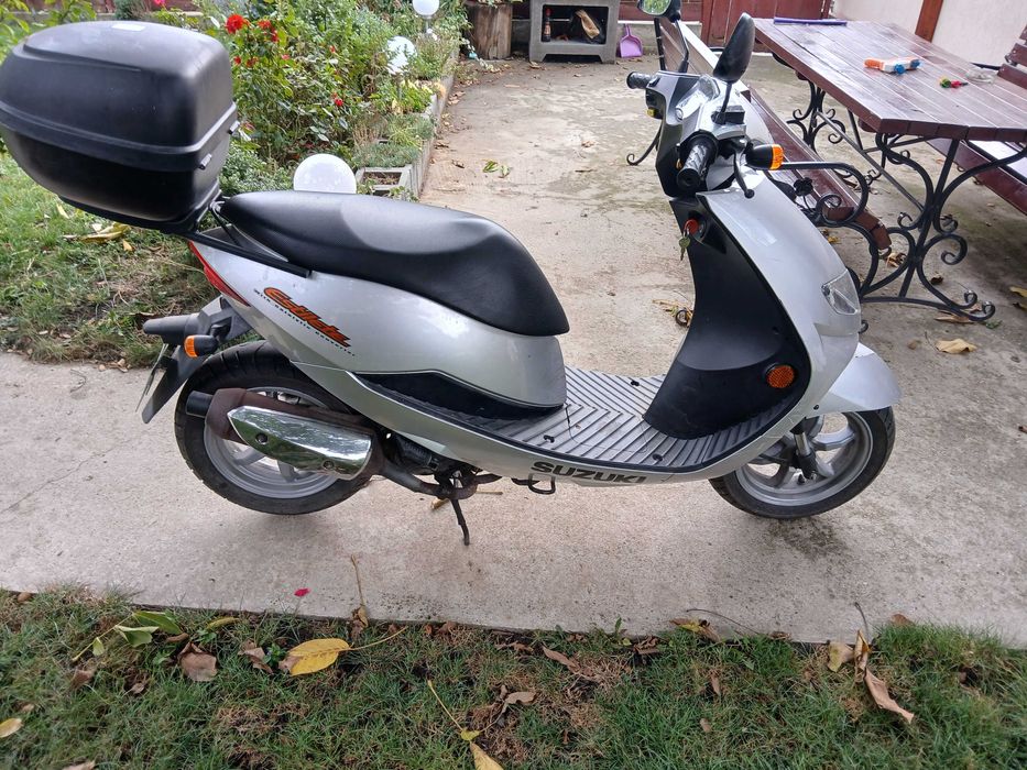 Vând Scuter Suzuki