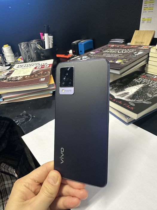 Vivo v21  продам