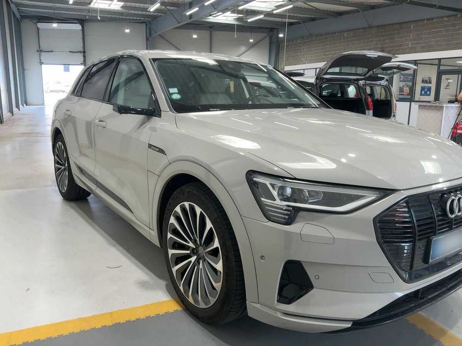 Audi e-tron 55 quattro Advanced 300kW 95kwh 406ks