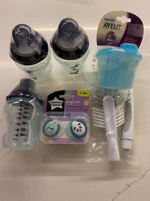 НОВИ Бебешки шишета, залъгалки, четка и купа за сухо мляко