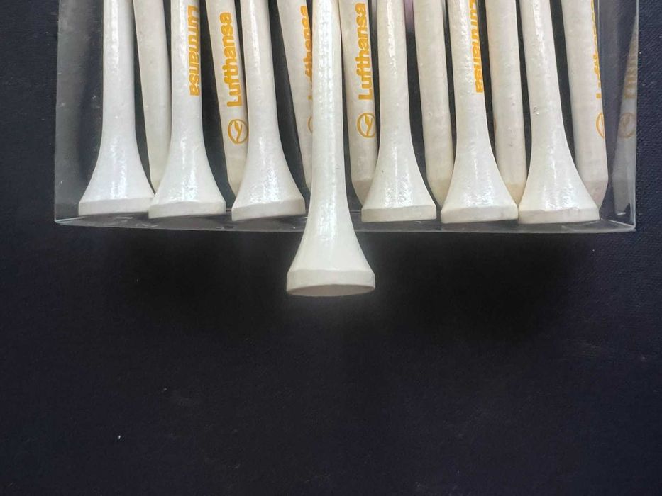 Голф пинове (tees) с логото на Lufthansa