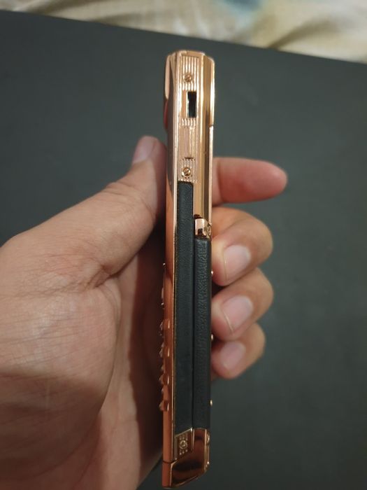 Vertu telefon sotiladi