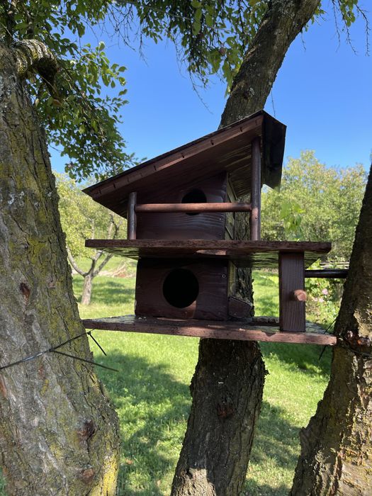 Căsuță pentru păsărele și veverițe – 40×40×40 cm