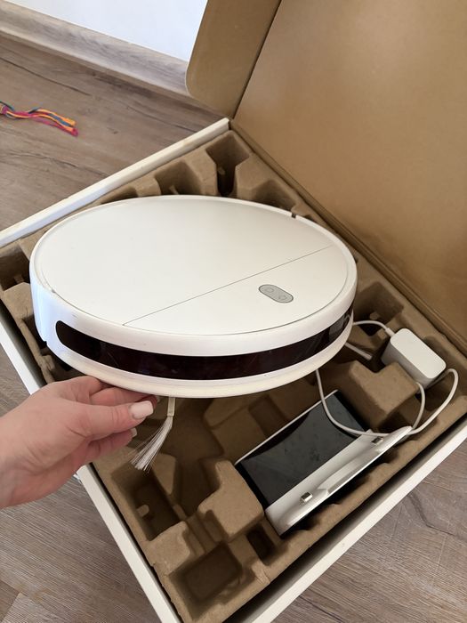 Робот -пылесос с влажной уборкой MI Robot Vacuum-Mop Essential