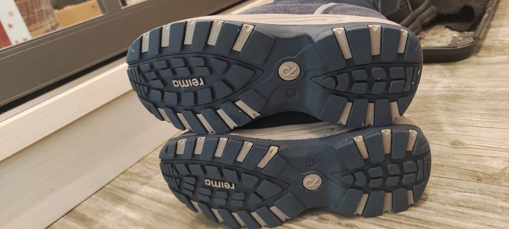 Продам детские сапоги Reima