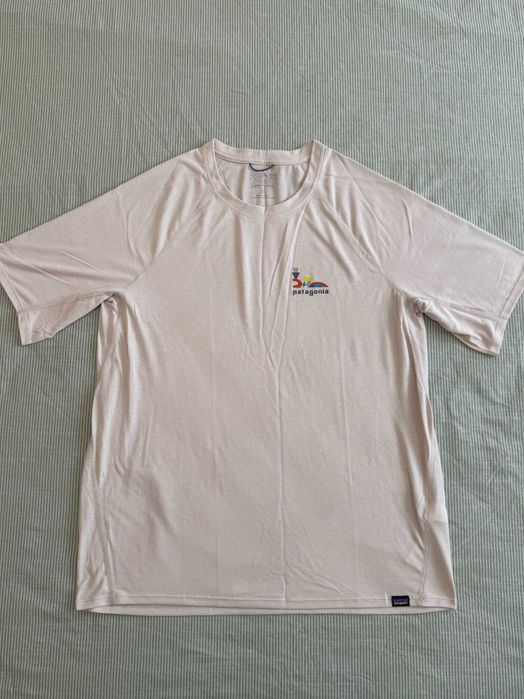 Продавам нова Patagonia Capilene Cool Trail Graphic T-Shirt, Pumice, размер M