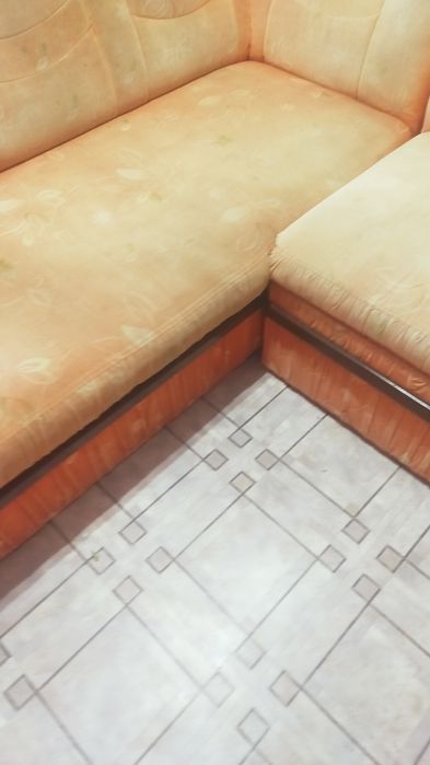 Продам угловой диван и кресло