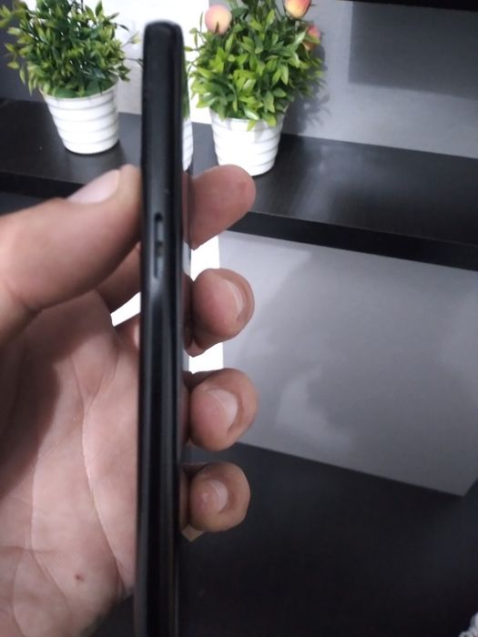 Samsung ,s9 doar butonul de aprindere,  trebuie schimbat dar funcțional