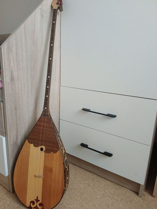 Домбыра музыкальный инструмент