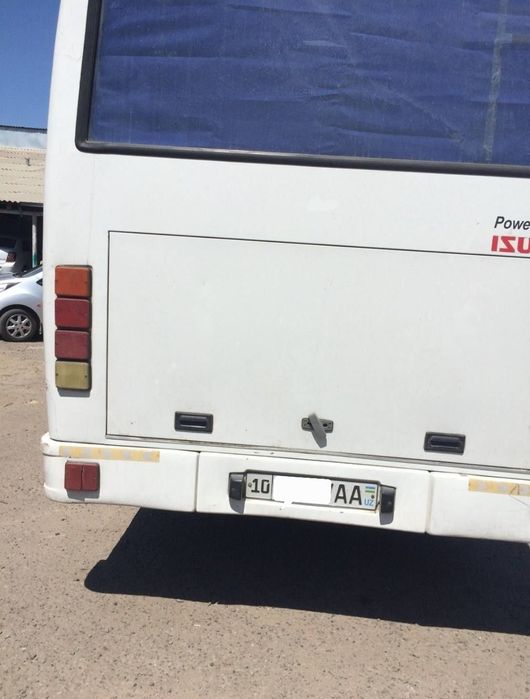 Avtobus sotiladi Isuzu