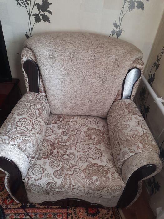 Диван и два кресла